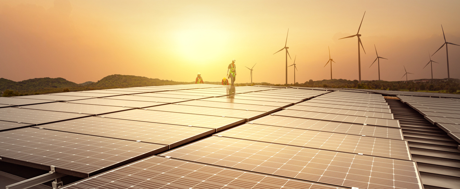 Overcoming Common Challenges in Solar and Wind Farm Construction with The Right Tools