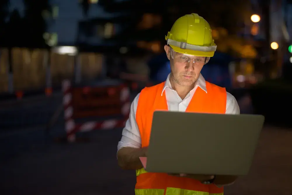 How Field Supervisors Use Construction Management Software